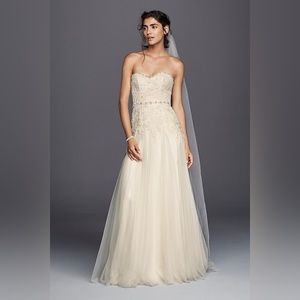 David’s Bridal size 4 wedding dress